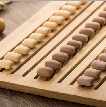 三 色小 石头休闲食 品